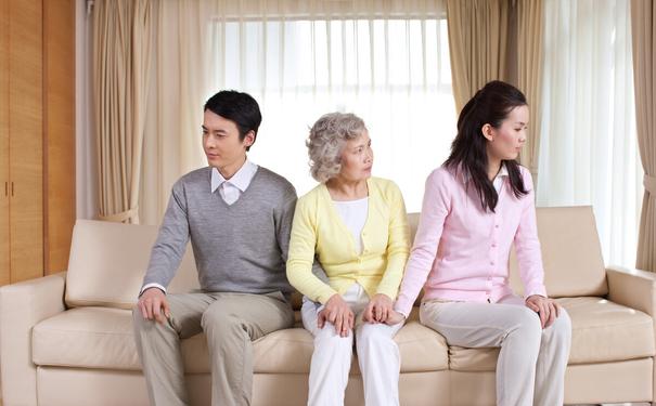 对一段亲情失望的句子亲人之间非亲非故的伤感说说