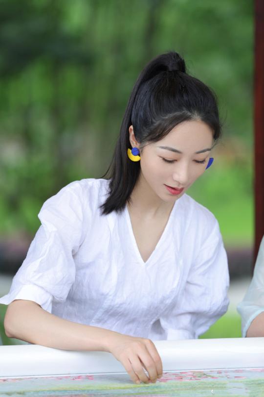 38岁韩雪录节目被偶遇，原相机怼脸拍和电视上一样美，性格超亲和