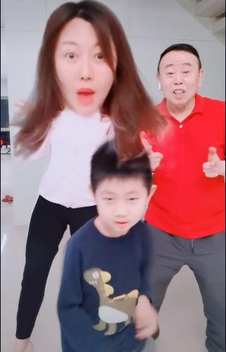 一抓一蹦跶歌曲_螞蚱蹦跶歌曲原唱 運(yùn)營(yíng)百科