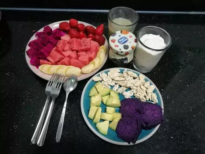 炒酸奶跟什么美食（炒酸奶搭配什么热卖）