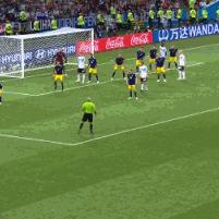 踢足球怎么开角球