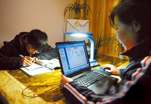 低年级小孩学习依赖家长怎么办