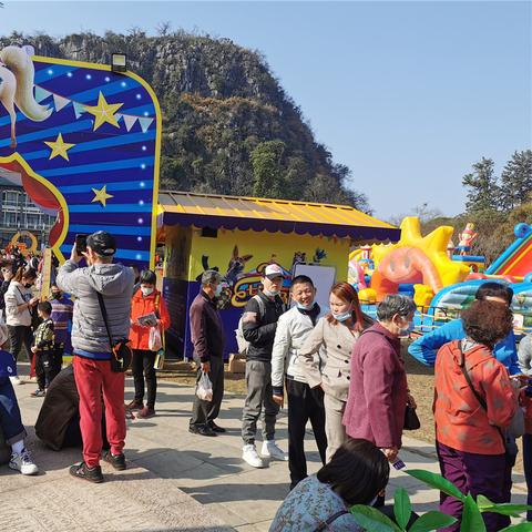 桂林市哪里有表演服卖的