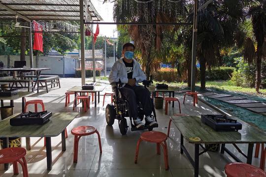截瘫男子开饭店遇疫情生意惨淡，复工后欲请全西安轮椅人免费撸串