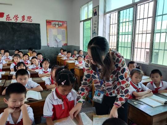 余素梅:愿做春风化成雨滋润万物于无声