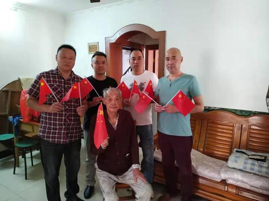 先锋社区企业家开展“慰问革命功臣，传承创业薪火”志愿服务活动