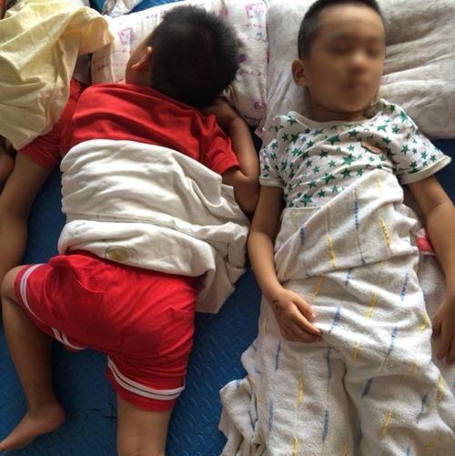 孩子跟谁睡比较好