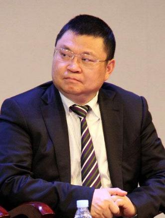 不做教师下海创业，为了攒钱两度卖血，今身家百亿却不留给儿子