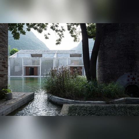 请问桂林市有哪些适合办婚礼酒席的酒店，价格800元左右一桌，稍微上点档次的？