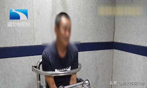男子自残手臂搞碰瓷，警方呼吁受害人快来报案