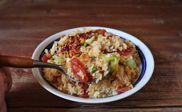 剩饭可以做些什么美食（有没有一些简单好吃又易做的食物）