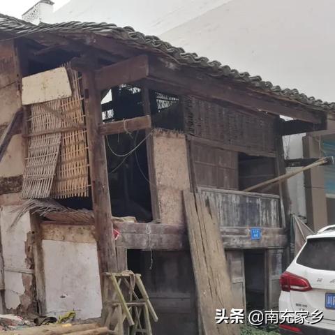 高坪镇的行政区划？