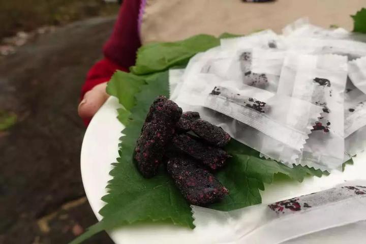 桑葚可以做些什么美食（农村桑树上桑葚有什么功效和保健作用）