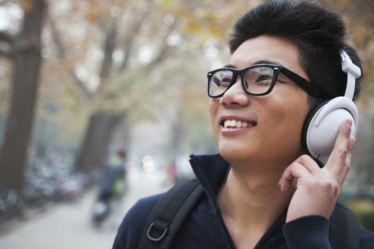 大学生在校就能创业，自媒体行业不需要投资，毕业就能养活自己