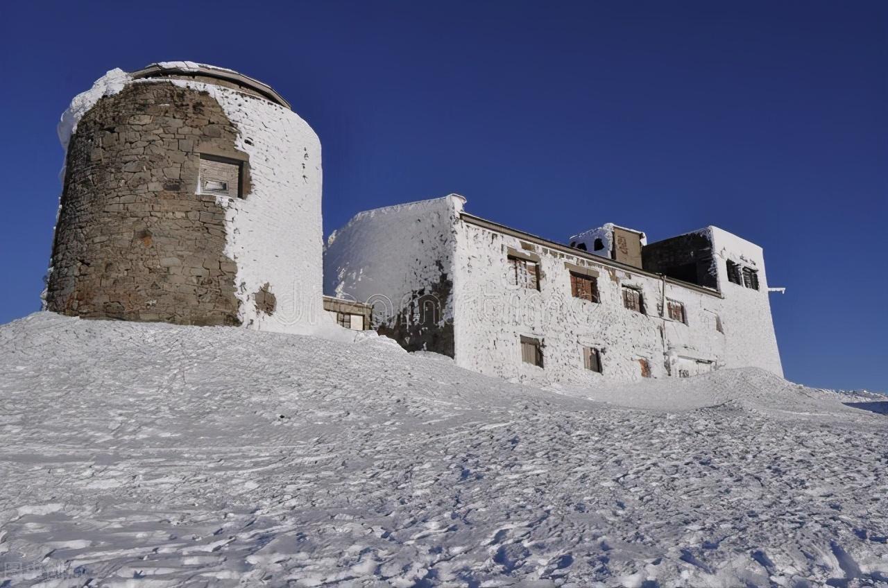 比特币从8.06万美元回升至8.4万美元