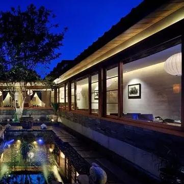 福州有很多华人华侨，很大一部份人在美国、他们一般在美国做什么行业？工资多少呢？