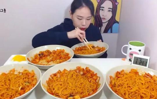 网红直播骗局大揭秘｜网友：不敢相信