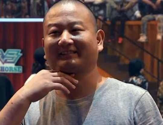 网红giao哥遭人下“黑手”！夜店商演被人打头，网友指责：过分了