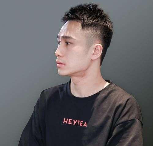 他，19岁创业，被资本踢出局，公司靠卖奶茶估值上百亿，凭啥？