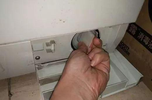 滚筒洗衣机内部盖子掉了,能修好吗