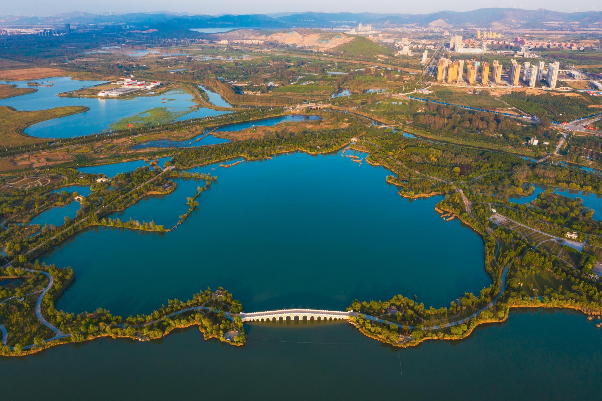 第二座為淮北市烈山區煤炭地質博物館,位於南湖路南湖公園東側,第三座