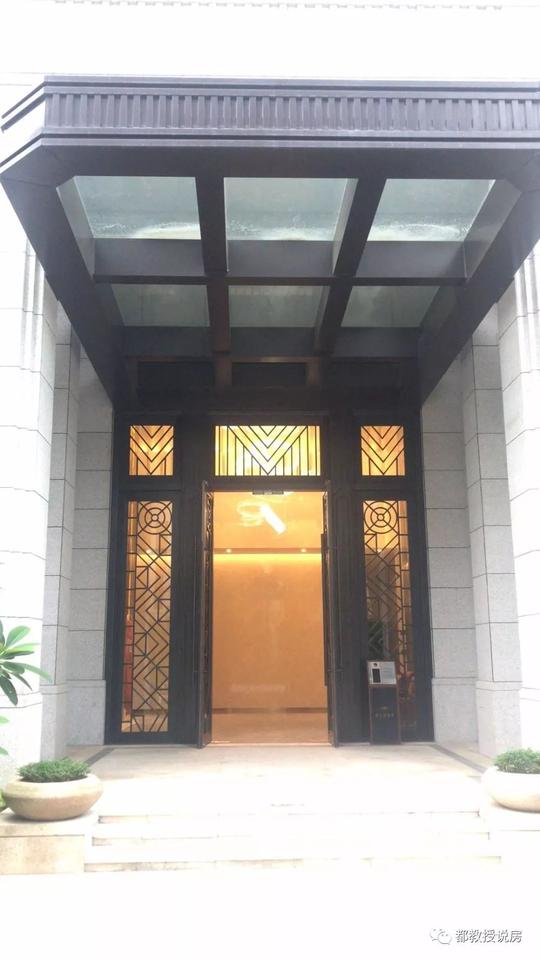 监控室导致大堂门变小，福州阳光城檀悦3号楼业主投诉“太心酸”