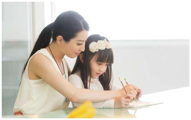 妈妈上班孩子特别黏自己怎么办