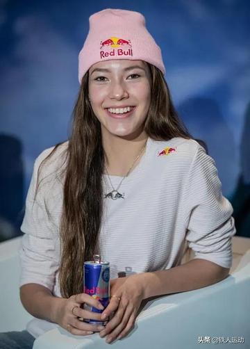 谷爱凌现身巴黎时装周图片