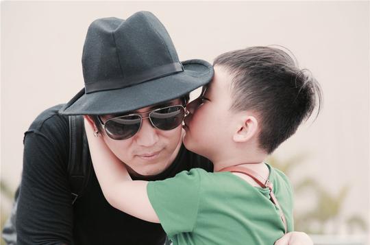 这首杨嘉松十八年前的老歌，如今为何火爆短视频平台？