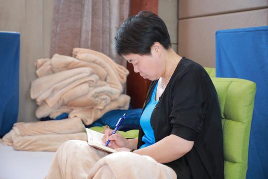 做超人只需兼职上班即可但做超人妈妈需要24小时不断电的爱和引导