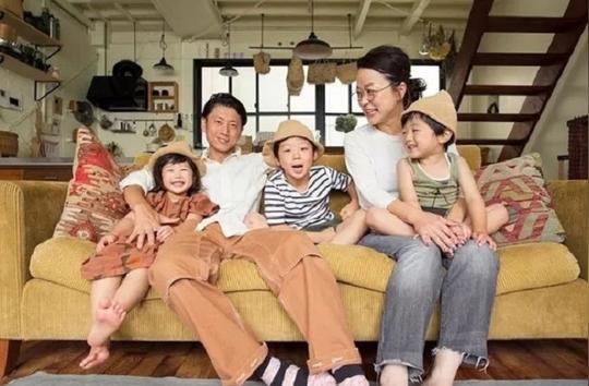 日本妈妈晒娃“丑照”走红，画面温馨真实，网友：隔着屏幕的快乐