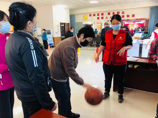 北安河社区举办重阳节老年人趣味运动会