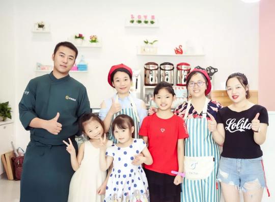 当资深hr遇见软萌幼师，她们开了这家店