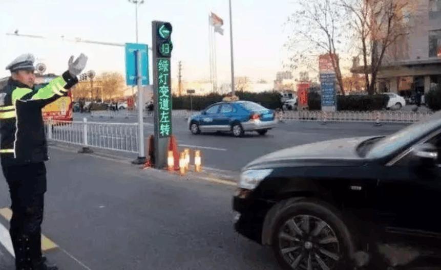 交通信号灯新规图解驾驶人驾驶机动车违反道路交通信号灯通行一次记多少分