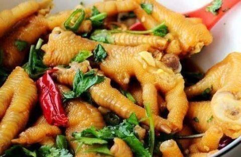 鸡爪上有什么美食图片（乐山九妹凤爪最正宗的做法及步骤）