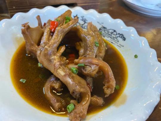 最多一天卖出200个鸭头！一到饭点，生意火到连外卖都下线的衢州馆子