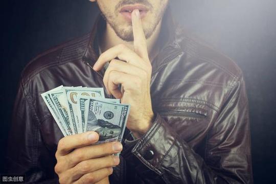 女子错转账5万元被拉黑，收款人是否涉嫌犯罪？该如何将钱要回？