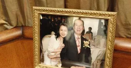 史上最嚣张小三：打四份工，逼疯原配，终成百亿女富豪