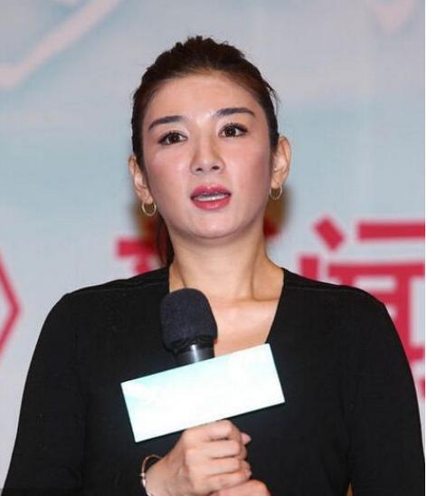 黄奕逆袭成女强人，现身综艺含泪谈离婚，一句话揭露明星创业现状
