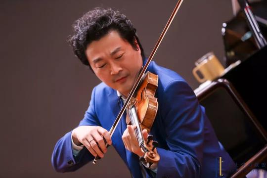 静夜浮沉思：吕思清开讲首堂土士音乐大师课