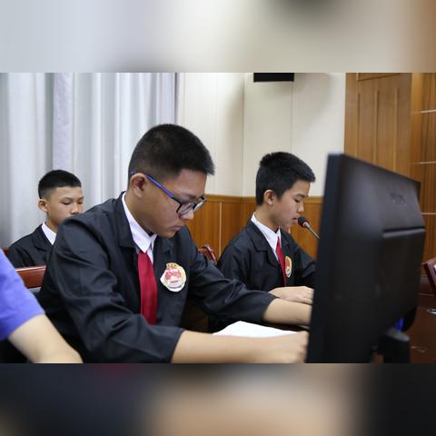 深圳宝安车站有没有到宝安福永凤凰第二工业区的车？
