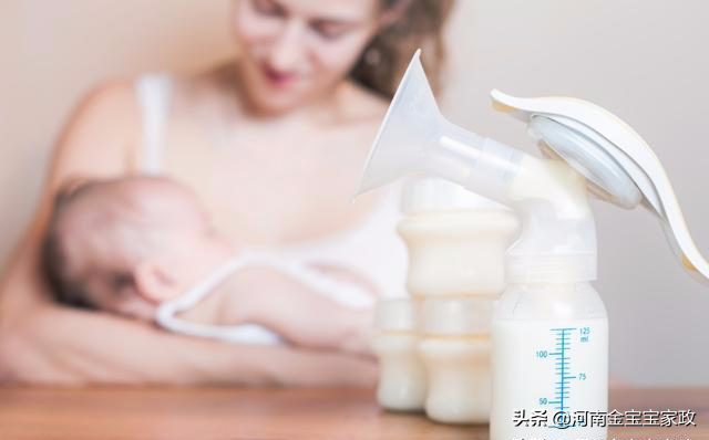 喂奶的时候怎么让孩子顺利的衔乳