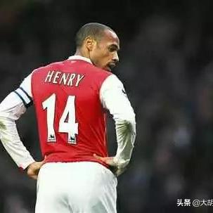 说足球运动员的文案的长尾关键词有什么