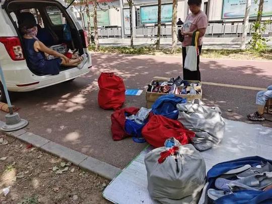 摆地摊有多赚钱？有人两个月瘦了20斤赚7万
