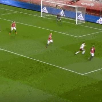 足球中场防守怎么处理