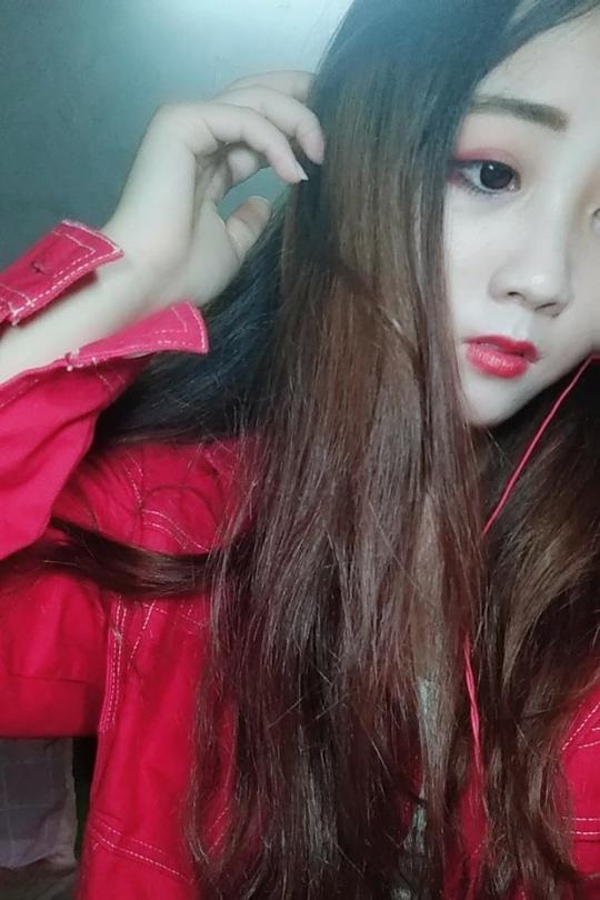 网红聂有默在快手直播讲情感语录段子瞬间走红