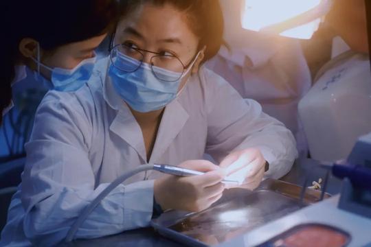 重庆医科大学口腔医学院举行首届创新创业暑训活动