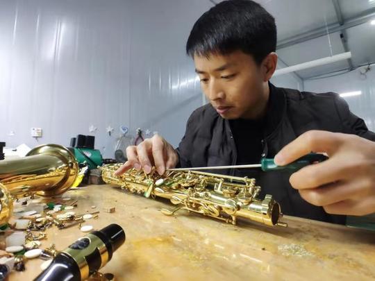 菏泽人物：单县80后创业小伙刘安新——萨克斯的制造梦