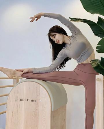 美女健身翘臀肌肉性感gif动图