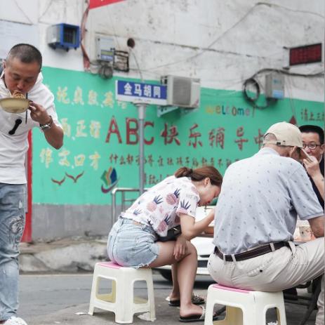 信阳市和武汉市哪个面积大？